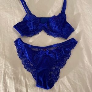 Agent Provocateur - NEVER WORN - blue lace set 32A bra & XS bottoms